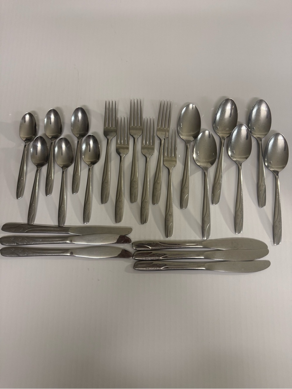Oneida Thor 24 pc Stainless Flatware Set